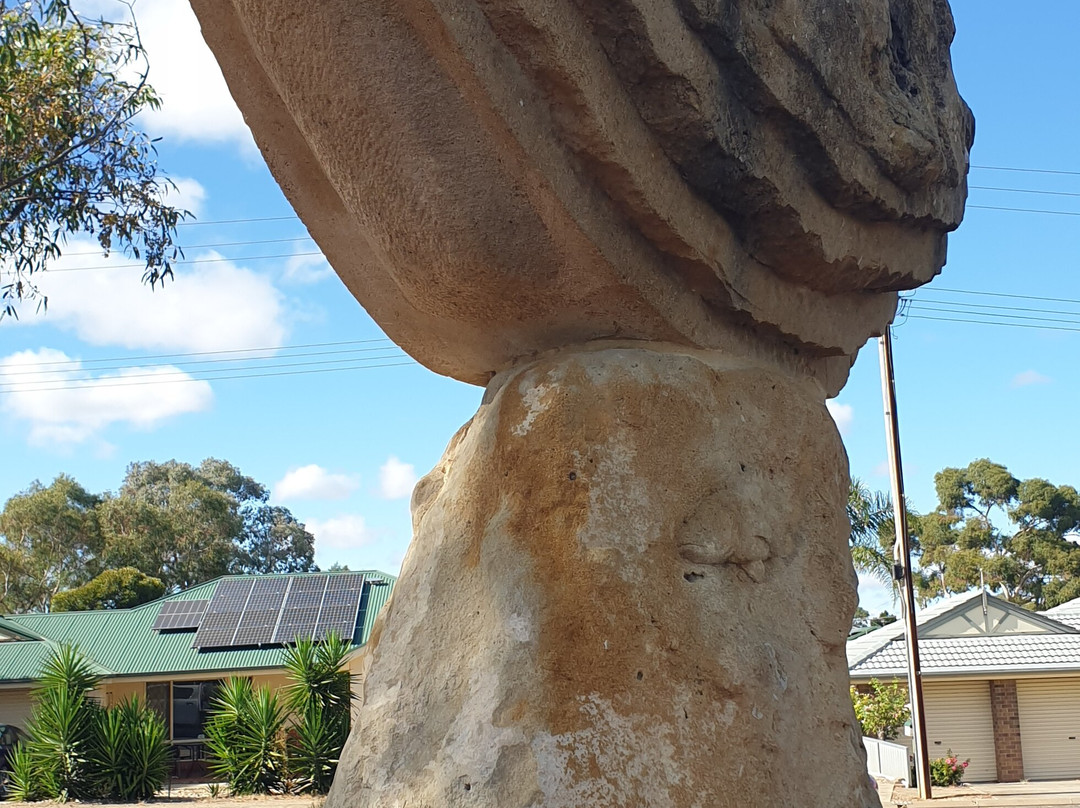 Water A Plenty Sculpture景点图片