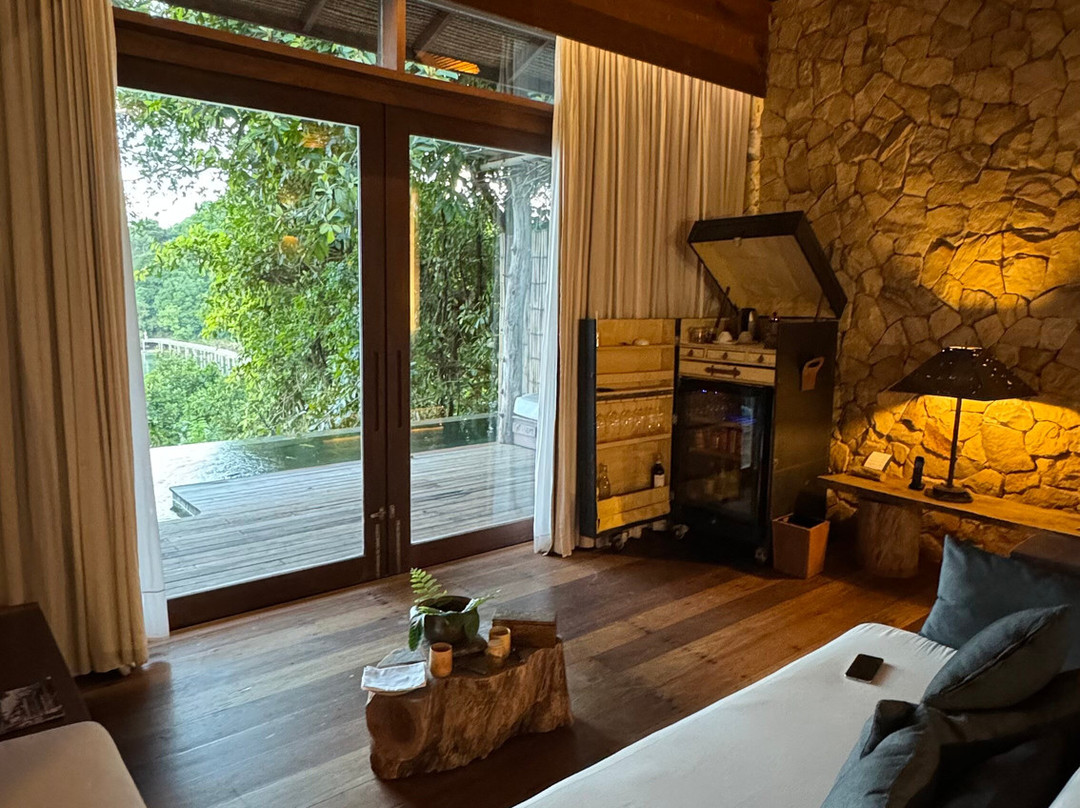 颂萨私人岛屿酒店主图