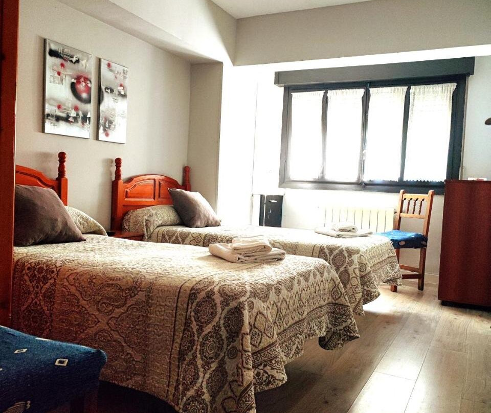 Villafria de Burgos酒店住宿-Hostal El Pesquero