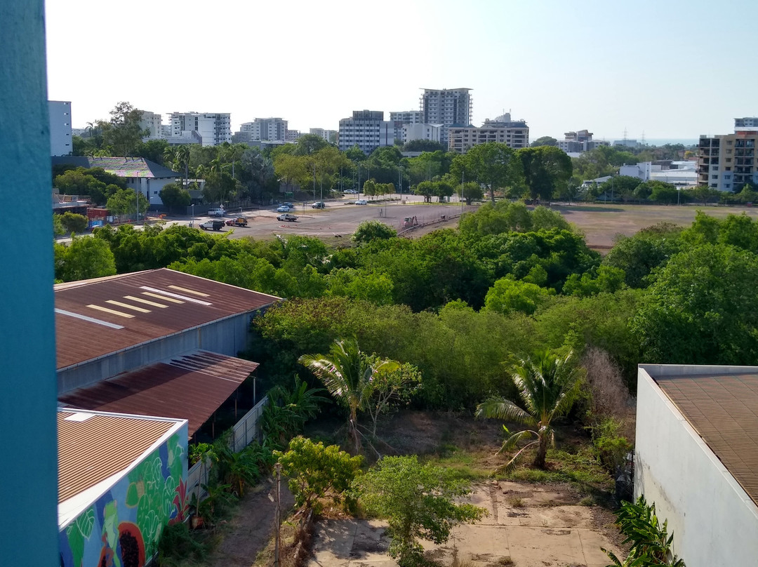 禅季华美达套房酒店主图