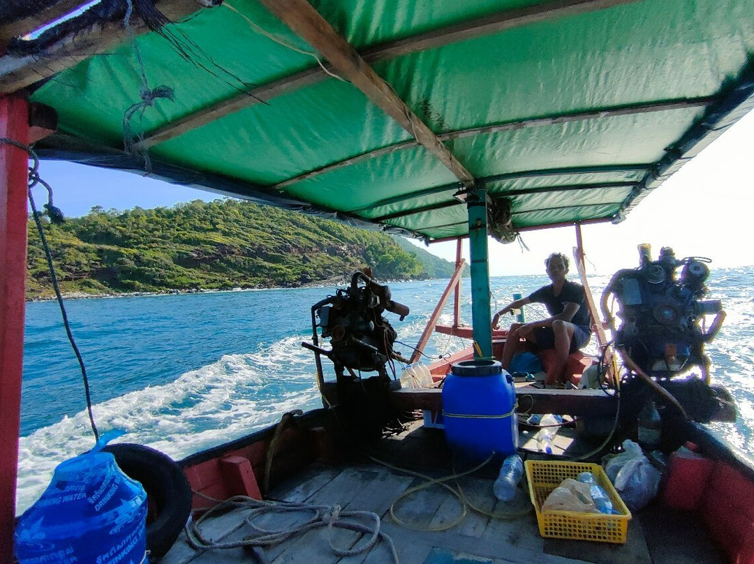 Bubbles Up! Dive center-高龙撒冷岛必去景点