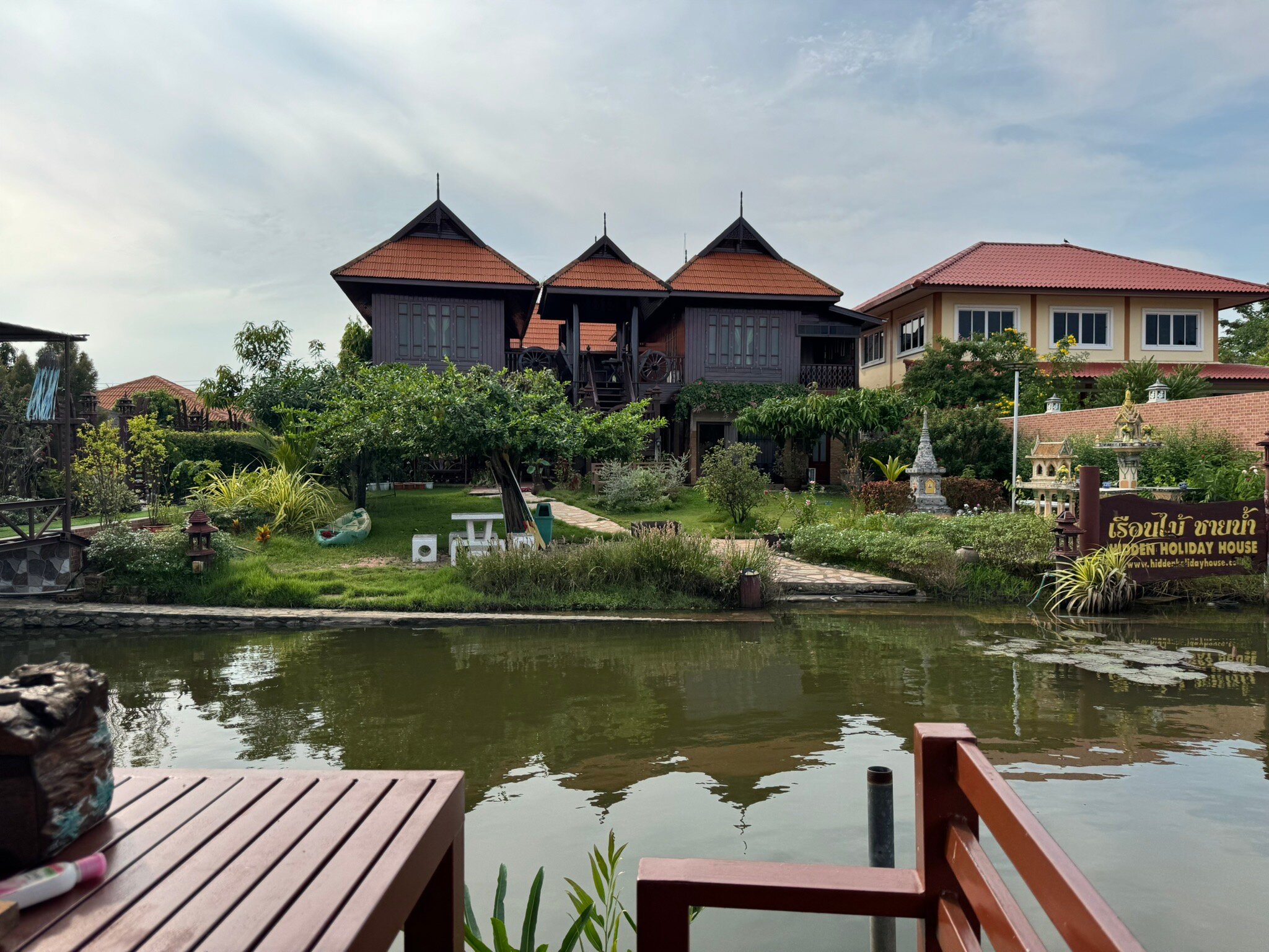 Hidden Holiday House-官方