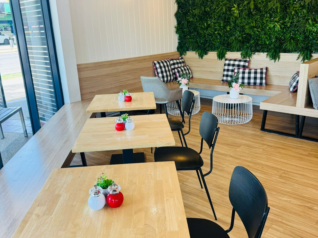 Shamali's Cafe & Bistro