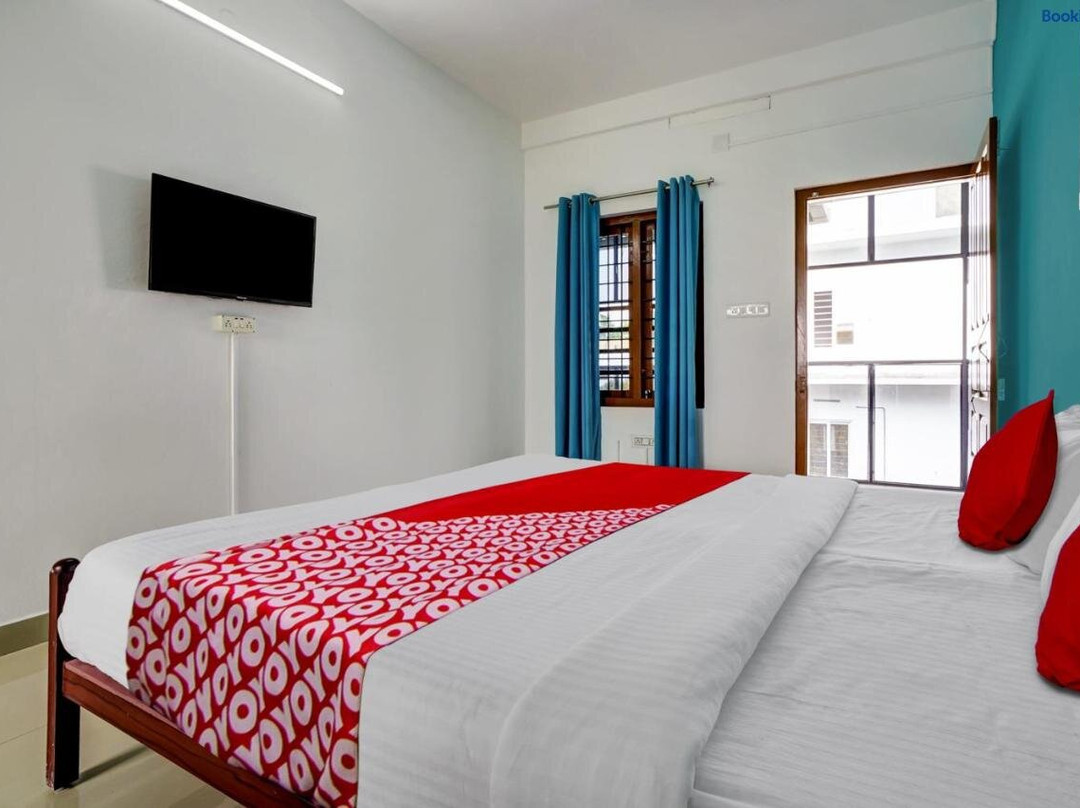 OYO Flagship Moonlit Residency