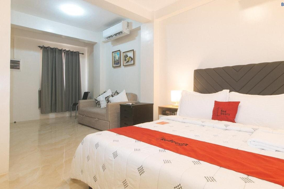 RedDoorz @ Delorian Residences