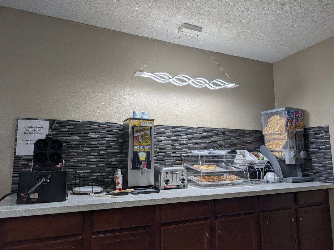 Super 8 by Wyndham Mayfield主图