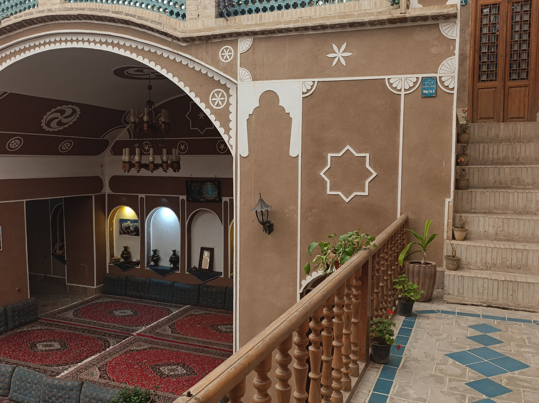 Firoozeh Traditional Hotel主图