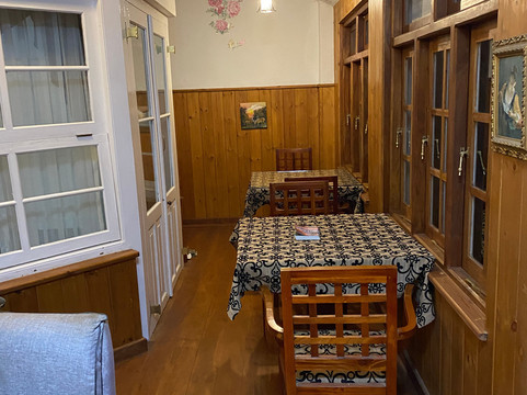 特列文酒店主图