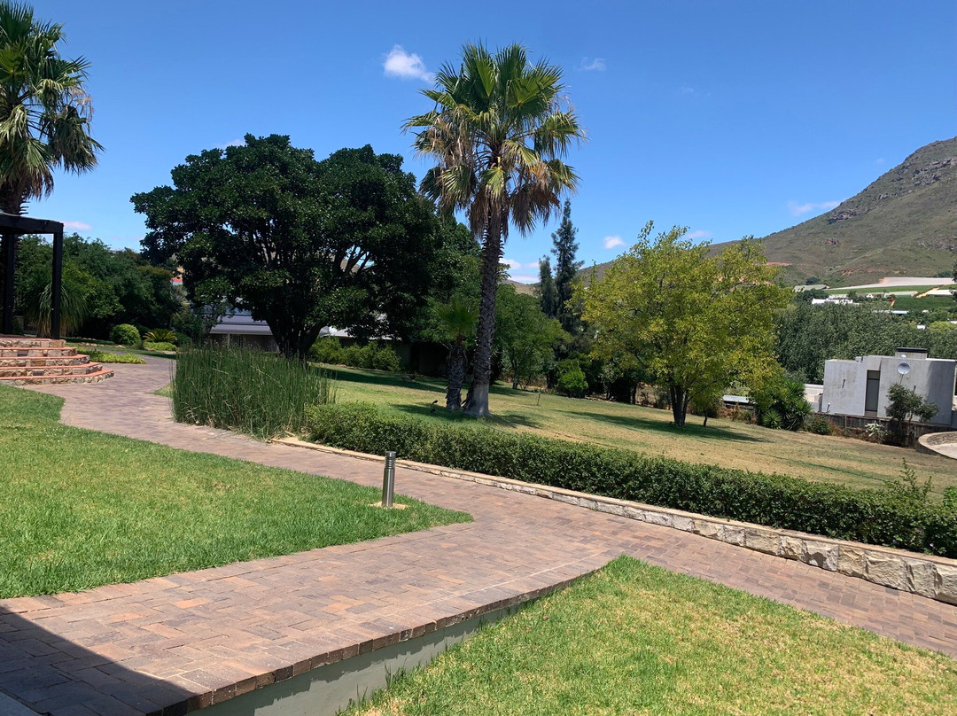 The Royal Hotel主图