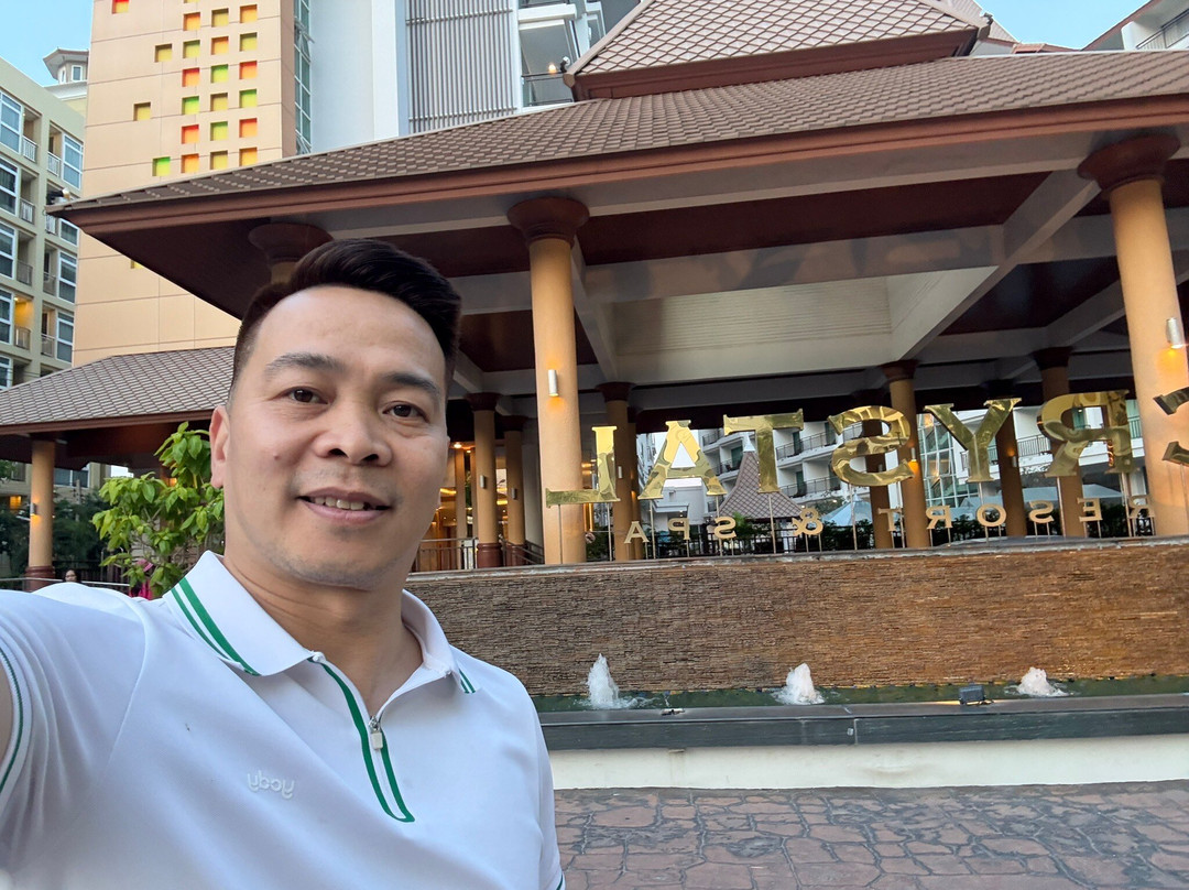 水晶宫酒店主图