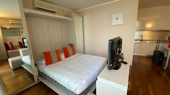 华美达米兰大酒店主图