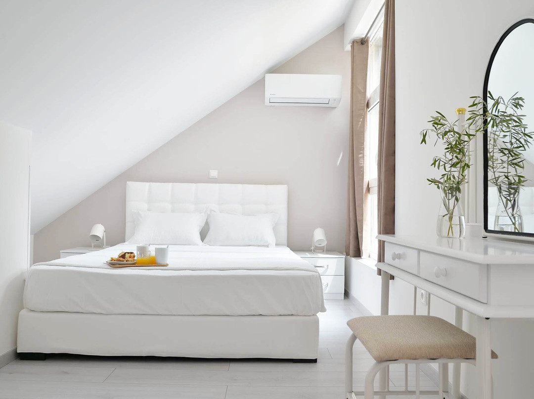 Alekos Luxury Suites