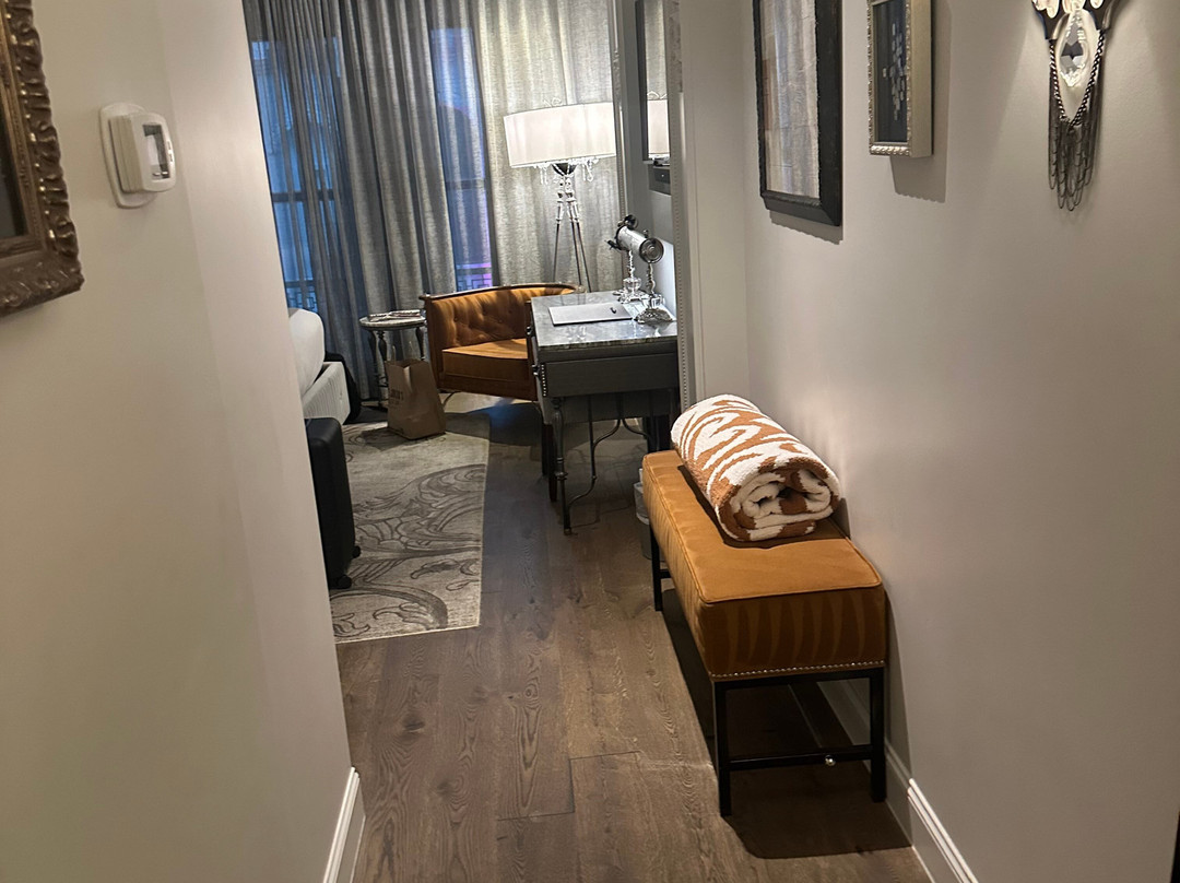 The Ivey's Hotel主图