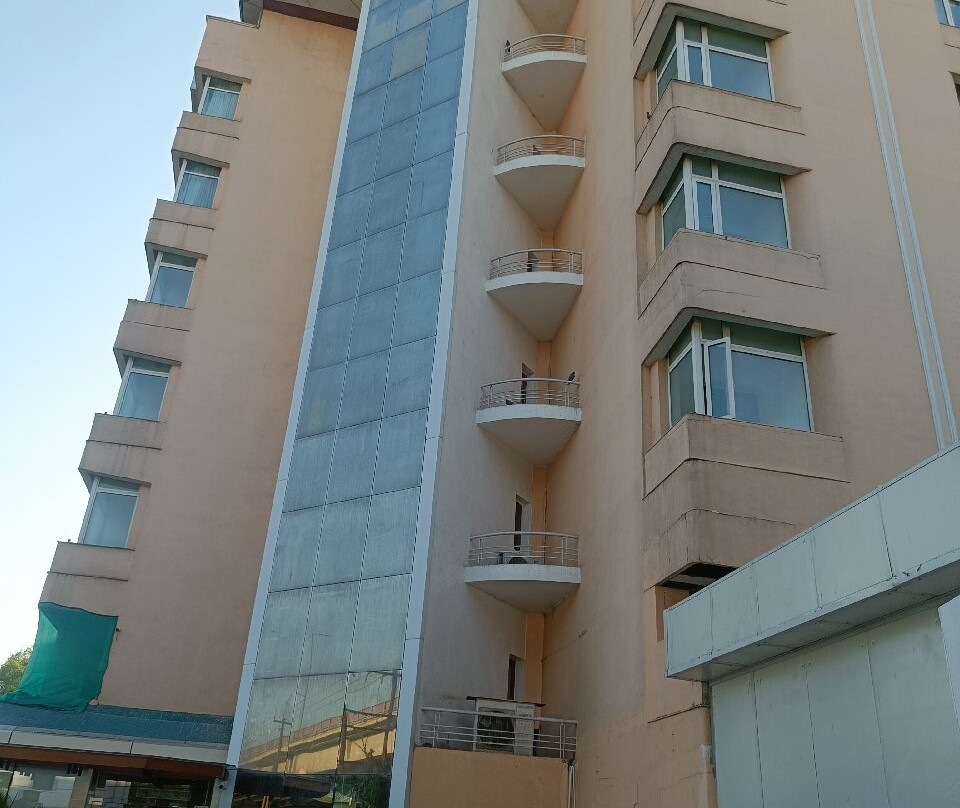 哈里瓦卡尔森乡村套房酒店主图