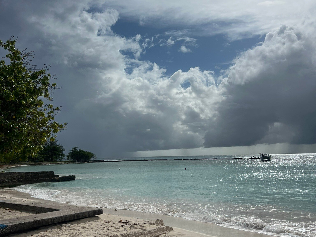 Pebbles Beach-布里奇顿必去景点