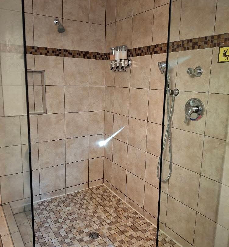 The Inn at Shasta Lake主图