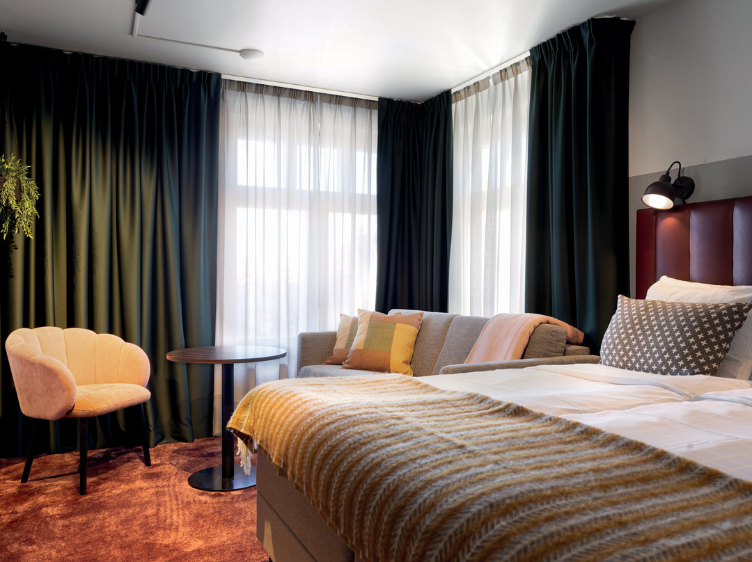 City Hotel主图