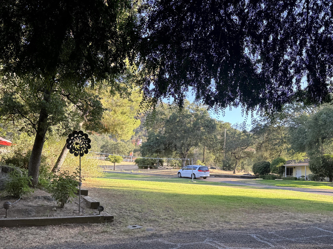 Lazy J Ranch Motel主图