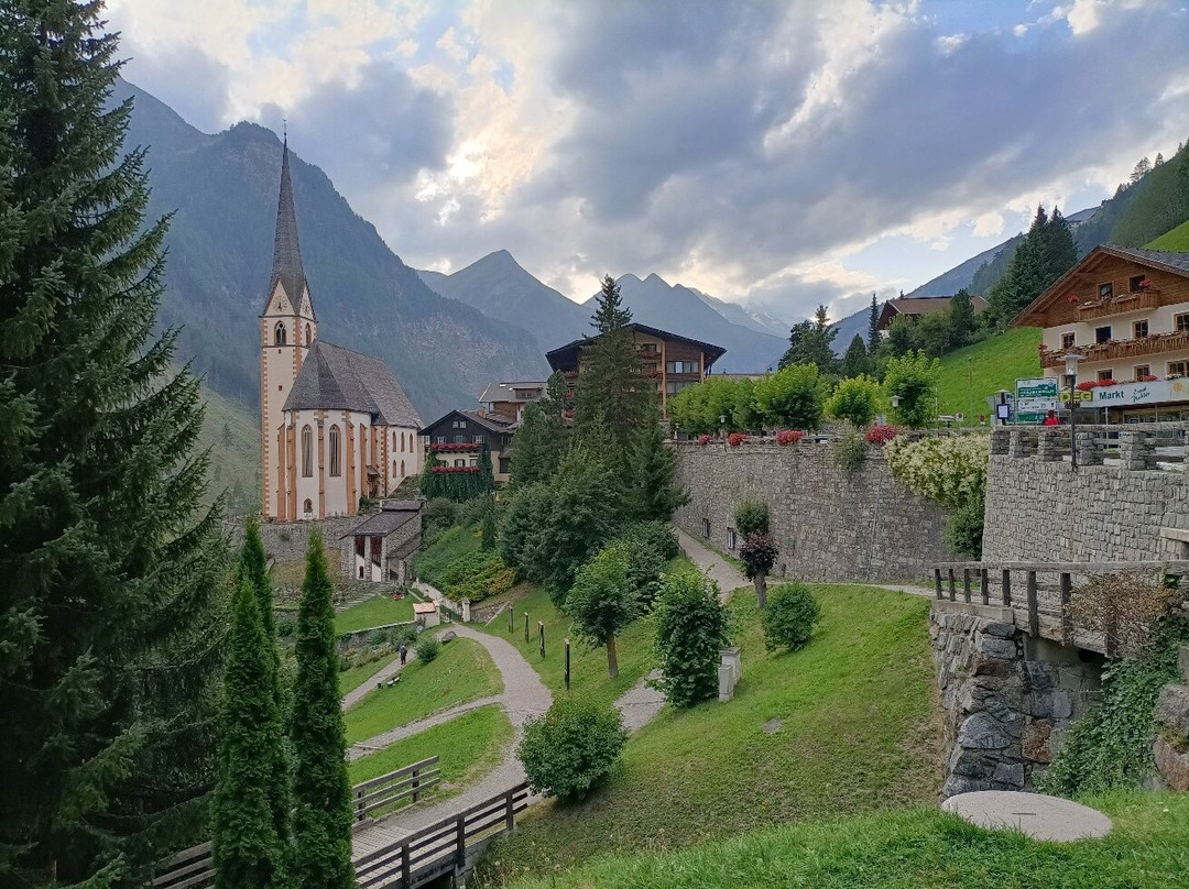 Pfarrkirche Heiligenblut (hl. Vinzenz)-海利根布卢特必去景点