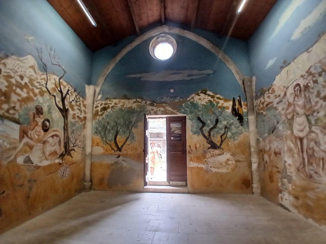 Chapelle des Pénitents Blancs-普罗旺斯地区莱博必去景点