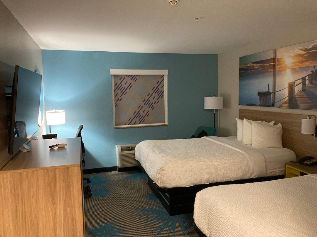 Days Inn & Suites by Wyndham Russellville主图