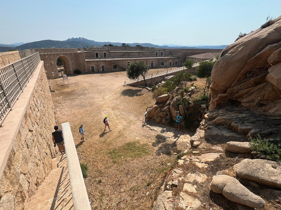 Fortezza di Monte Altura-帕劳必去景点