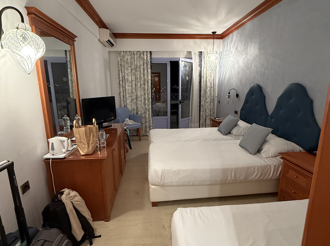 Serita Beach Hotel主图