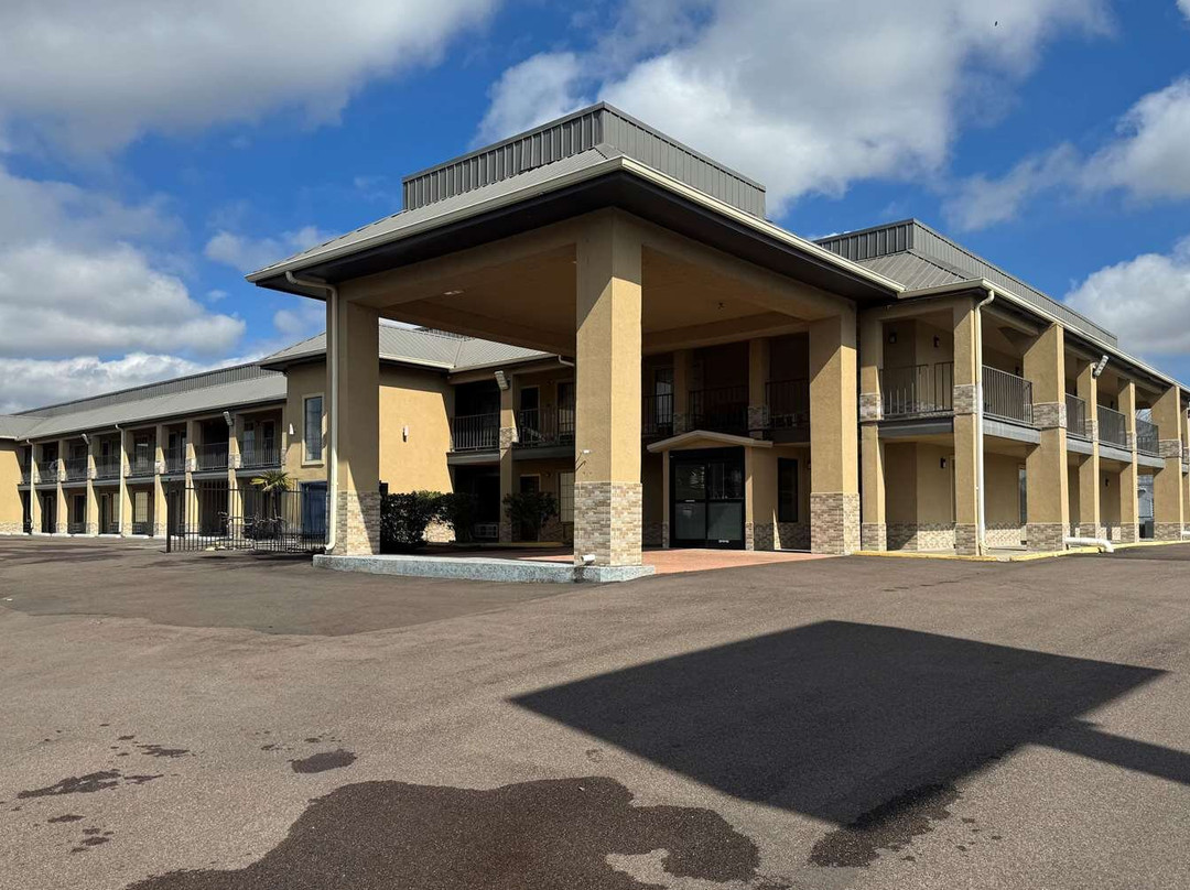 Super 8 by Wyndham Jackson MS