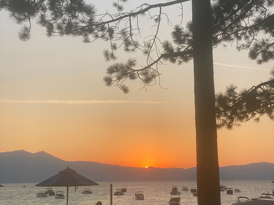 Round Hill Pines Beach and Marina-Zephyr Cove必去景点