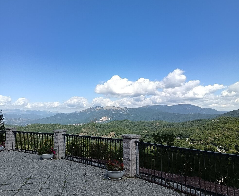 Santuario dell'Addolorata di Castelpetroso-Castelpetroso必去景点