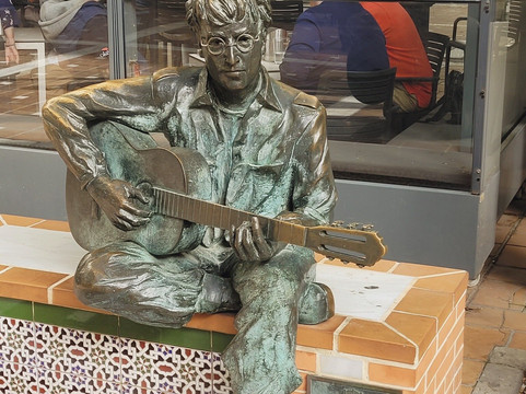 The Statue of John Lenon-阿尔梅里亚省必去景点