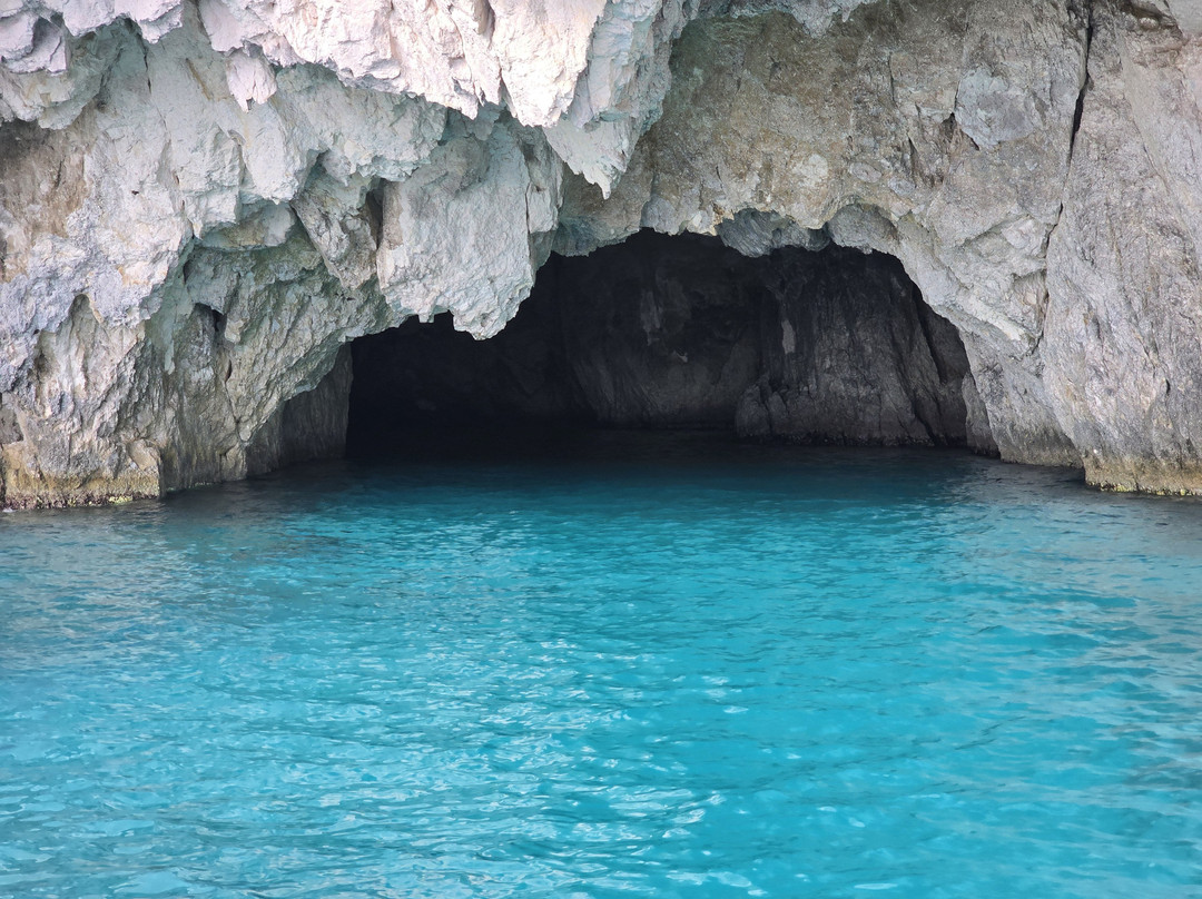 Ramo's Boats-Agios Sostis必去景点