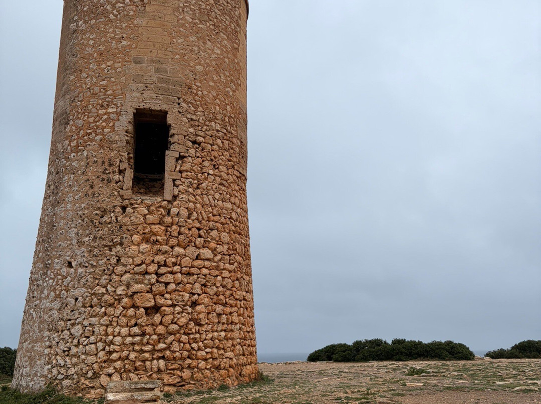 Torre Serral dels Falcons-克里斯托港必去景点