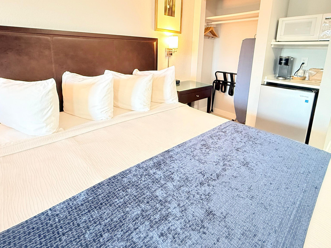 Lantern Inn & Suites主图