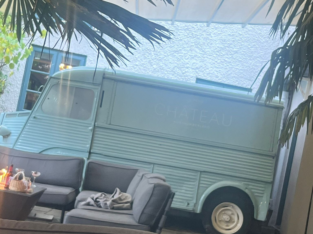 Le Petit Chateau & William De Percy主图