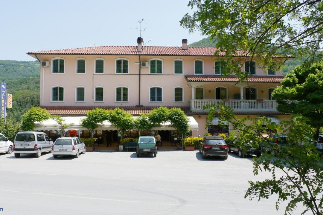 Montefredente酒店住宿-Albergo Ristorante Sterlina