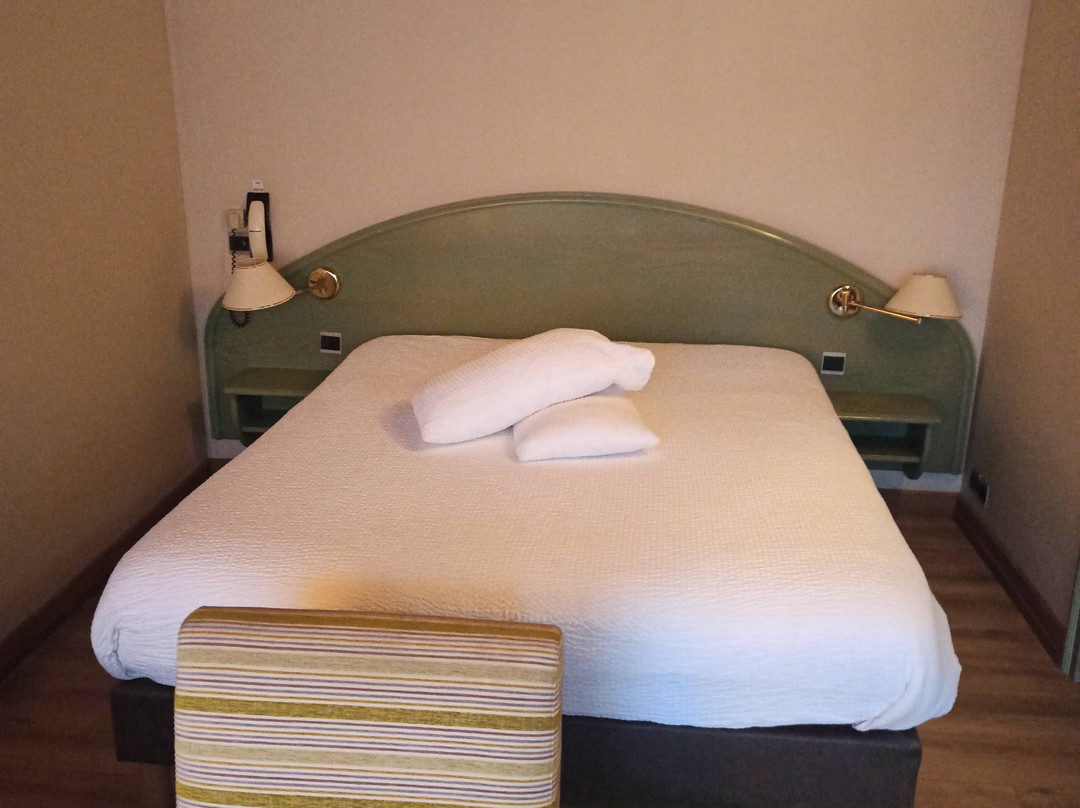 Au Bois le Sire主图