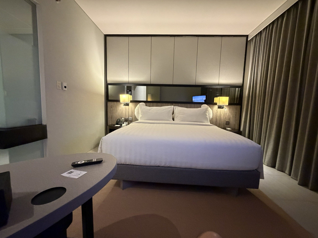 Whiz Luxe Hotel Spazio Surabaya主图