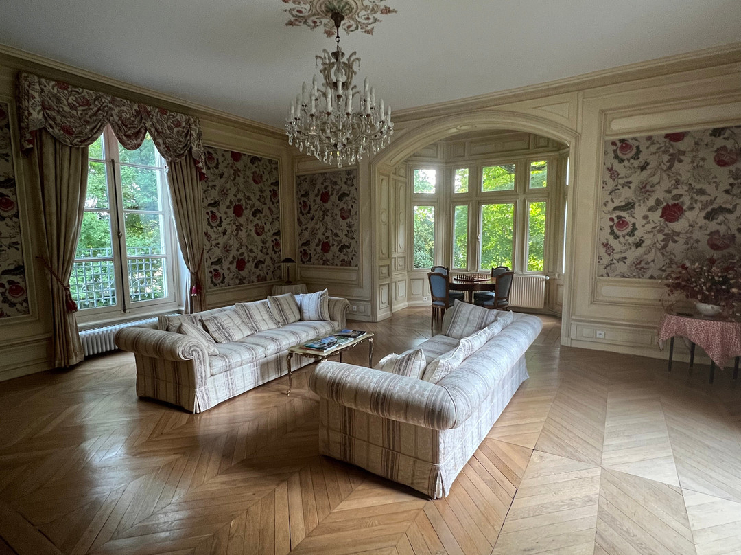 洛泽尔城堡酒店主图