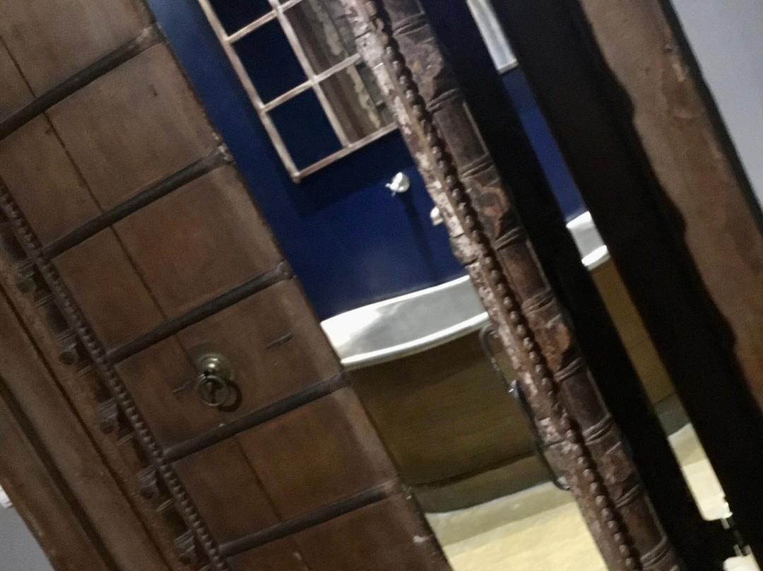 Le Petit Chateau & William De Percy主图