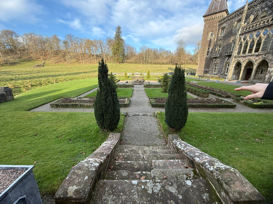 Newton House-兰代洛必去景点