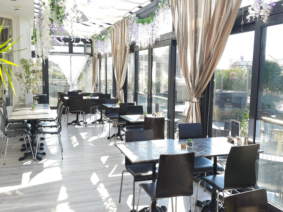 Dukes Folly Hotel主图