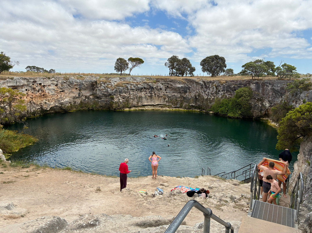 Little Blue Lake-麦克唐奈港必去景点