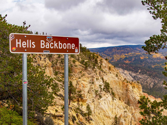 Hell's Backbone Road-埃斯卡兰特必去景点