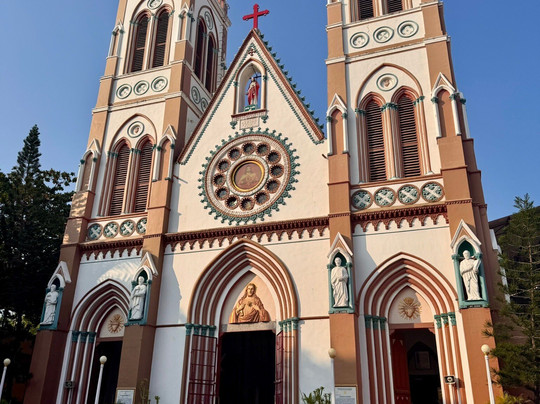 The Basilica of the Sacred Heart of Jesus-朋迪榭里必去景点