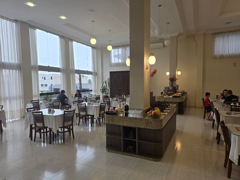 多姆巴洛尼酒店主图