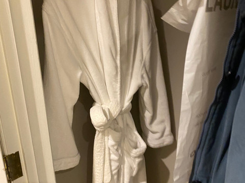 Pillar and Post主图