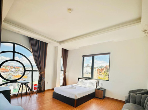 TTR Midtown View Hotel