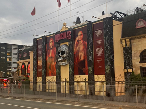 Dracula's Cabaret-布罗德海滩必去景点