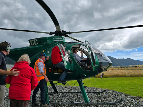 Mountain Helicopters-福克斯冰川必去景点